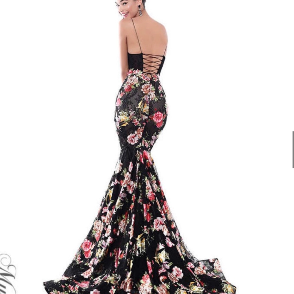 Tarik Ediz Black and Pink Sleeveless Prom Gown - Picture 2 of 4